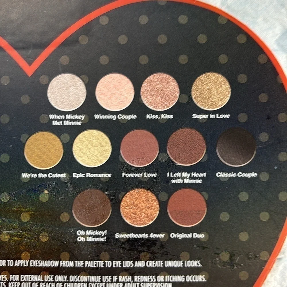 Disney  Mickey & Minnie Mouse - Heart Shaped Eyeshadow Palette With Mirror